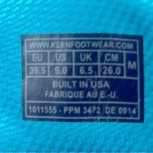 Keen Durand Mid WP Women’s Hiking Boots size 9. Worn once.